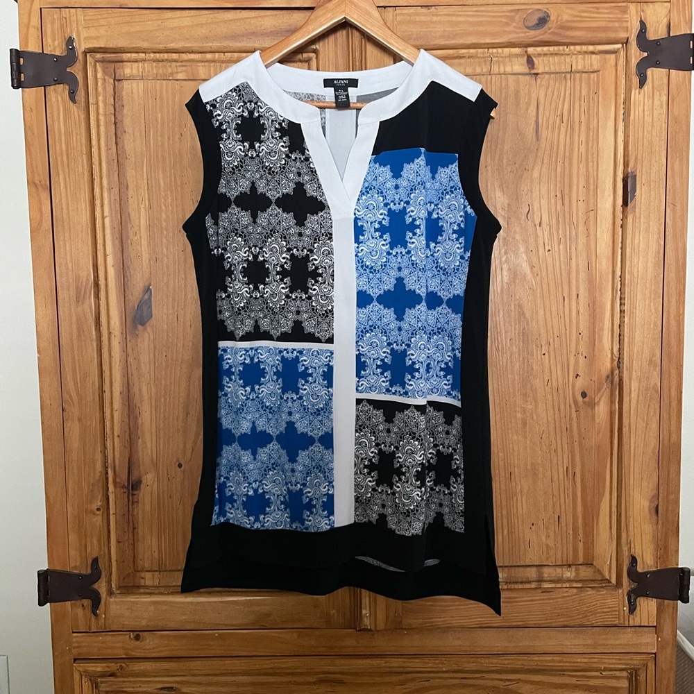 Alfani Black and White Sleeveless Crew Neck Sheath Top